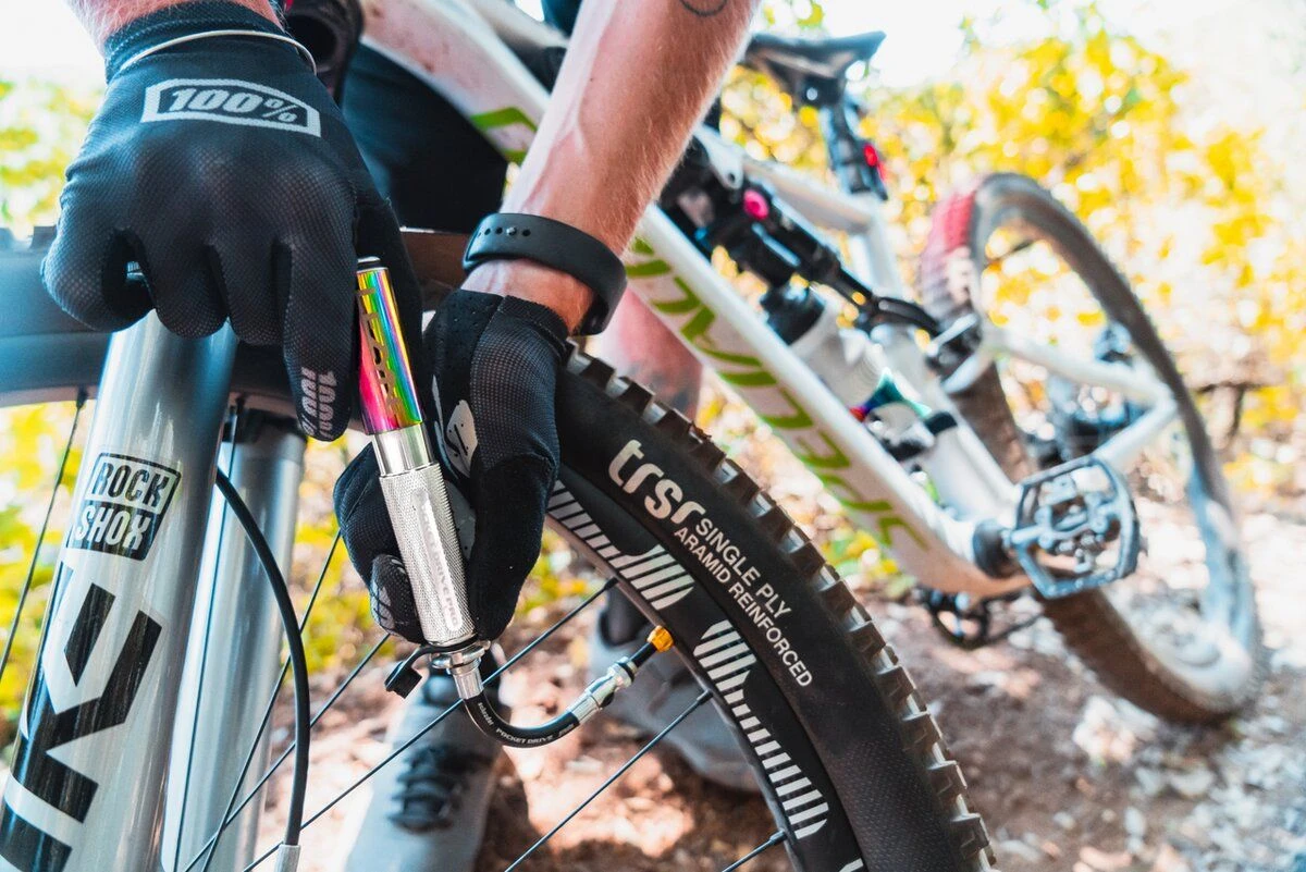 Lezyne Minipumpe Pocket Drive PRO Mattschwarz 10 Lezyne Minipumpe Pocket Drive PRO Mattschwarz – Bild 10