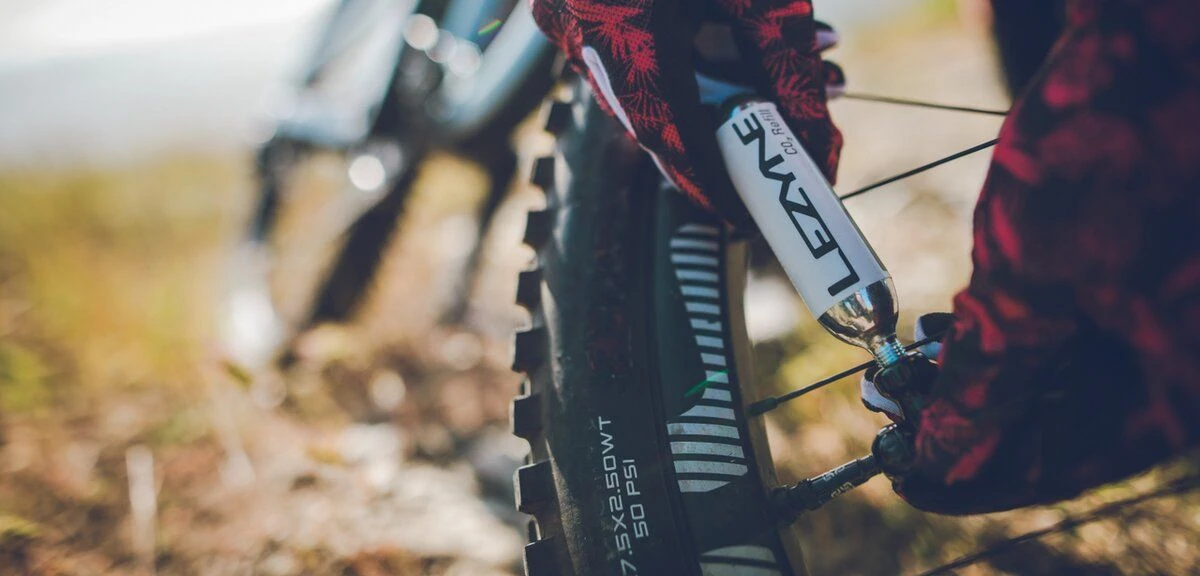 Lezyne CO2 Fahrradpumpe Twin Speed Drive CNC, Schwarz-glänzend 16g 9 Lezyne CO2 Fahrradpumpe Twin Speed Drive CNC, Schwarz-glänzend 16g – Bild 9