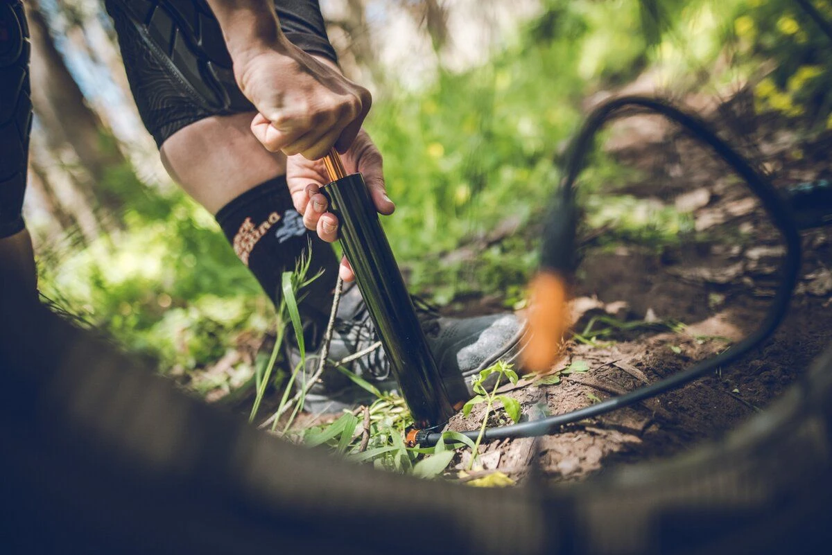 Lezyne Minipumpe Micro Floor Drive XL Schwarz-gänzend 35PSI 3 Lezyne Minipumpe Micro Floor Drive XL Schwarz-gänzend 35PSI – Bild 3
