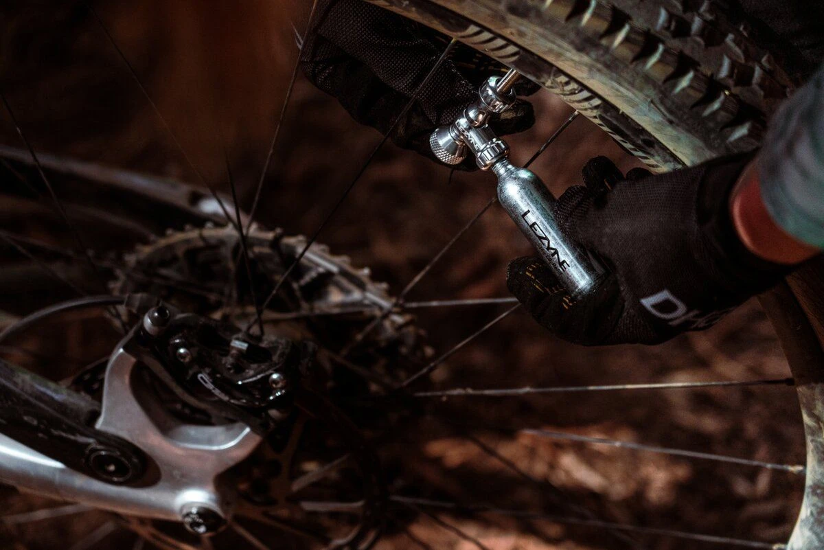 Lezyne CO2 Pumpenkopf Control Drive CNC Rot-glänzend 7 Lezyne CO2 Pumpenkopf Control Drive CNC Rot-glänzend – Bild 7