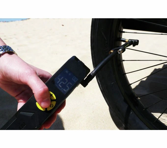 Michelin Akku-Luftpumpe Digital 10 Bar 2 Michelin Akku-Luftpumpe Digital 10 Bar – Bild 2